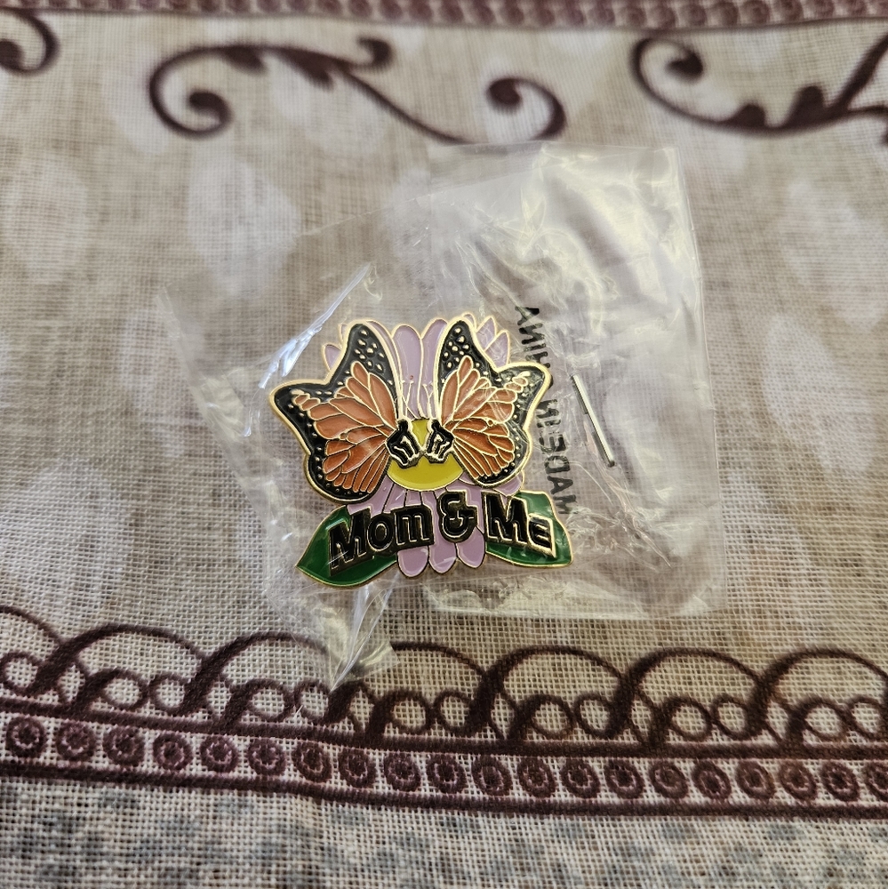 Mom and me pendant pin💖✨️🤱